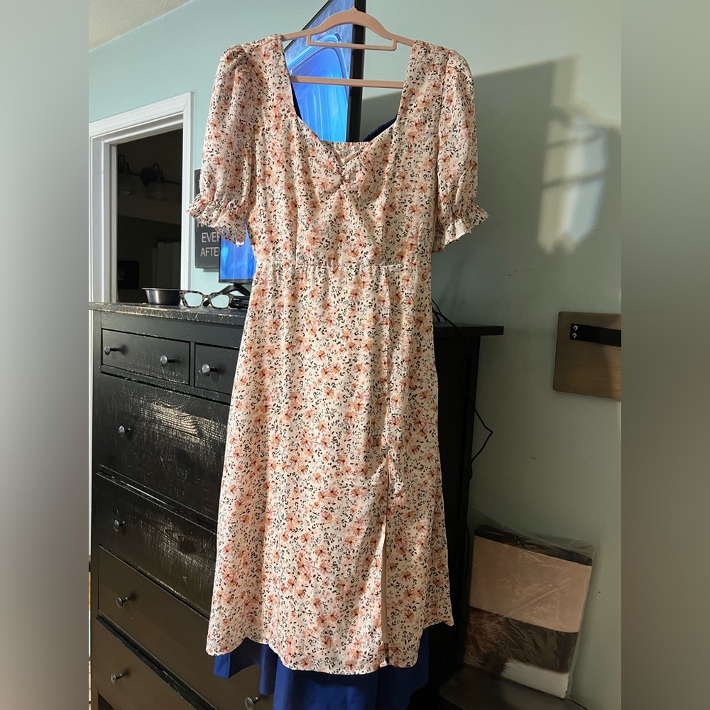 Lola Grace Floral Puff Sleeve midi Dress. Size small